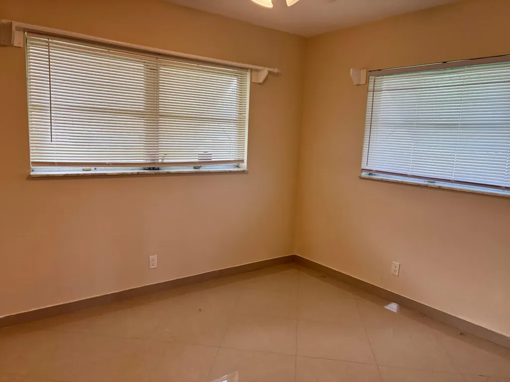 7470 NW 7th Place Margate FL 33063