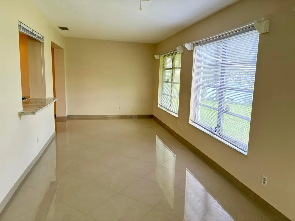 7470 NW 7th Place Margate FL 33063