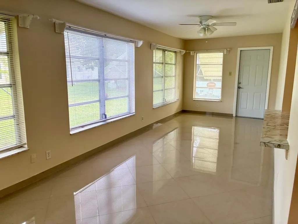 7470 NW 7th Place Margate FL 33063