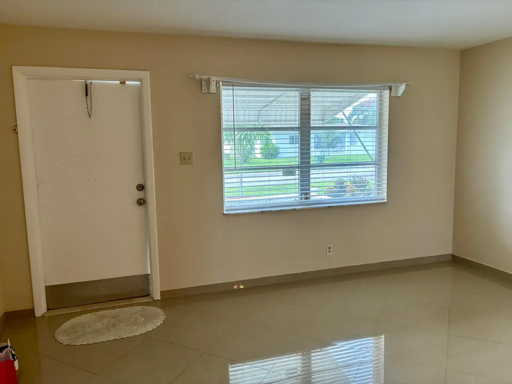 7470 NW 7th Place Margate FL 33063
