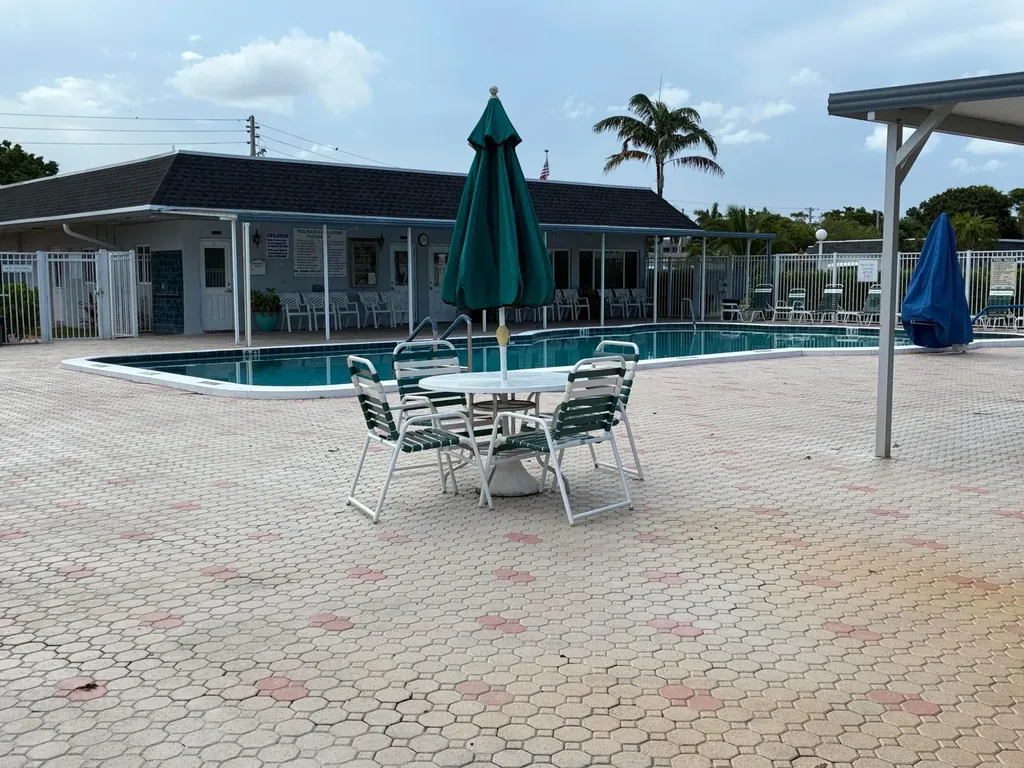 7470 NW 7th Place Margate FL 33063