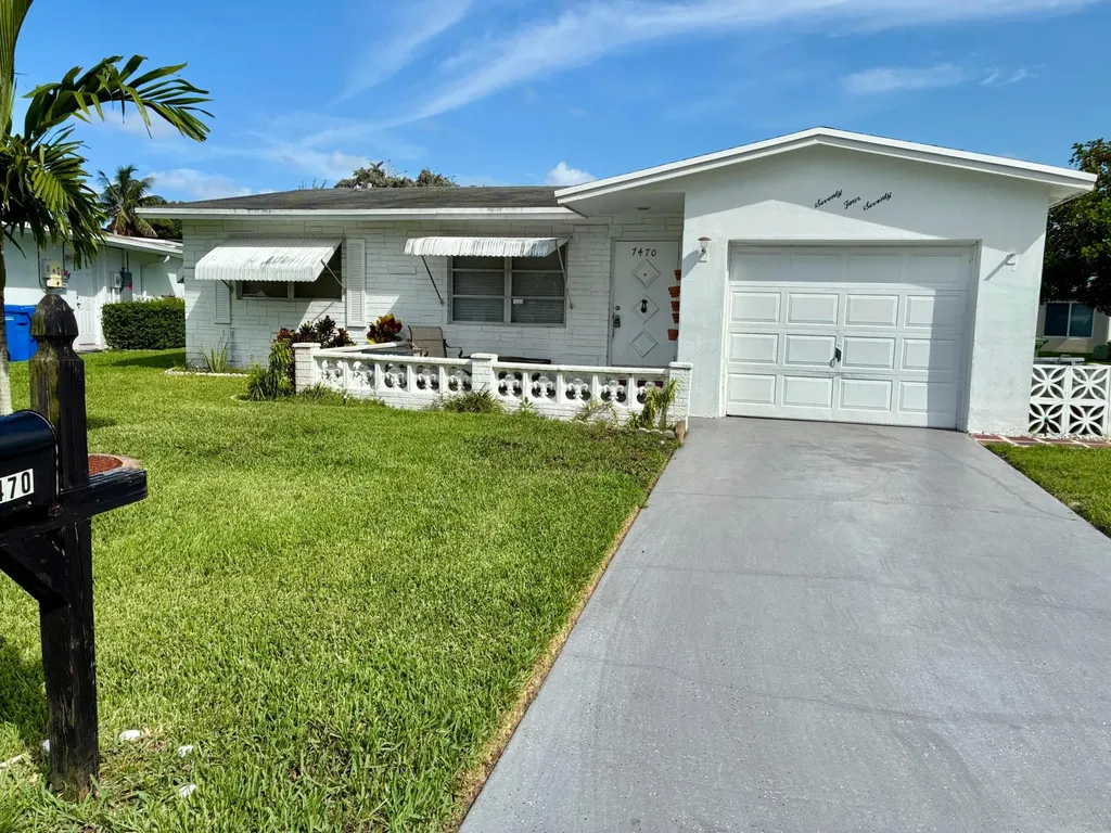 7470 NW 7th Place Margate FL 33063