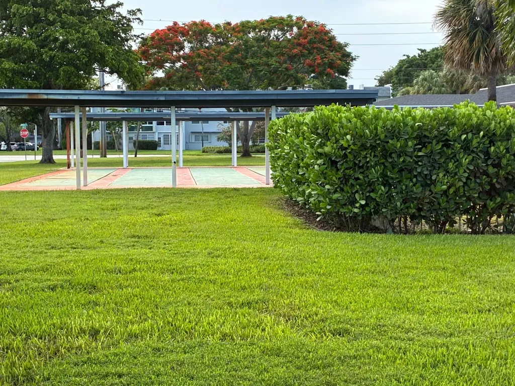 7470 NW 7th Place Margate FL 33063