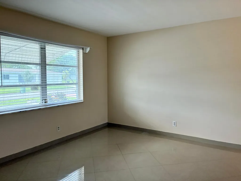 7470 NW 7th Place Margate FL 33063