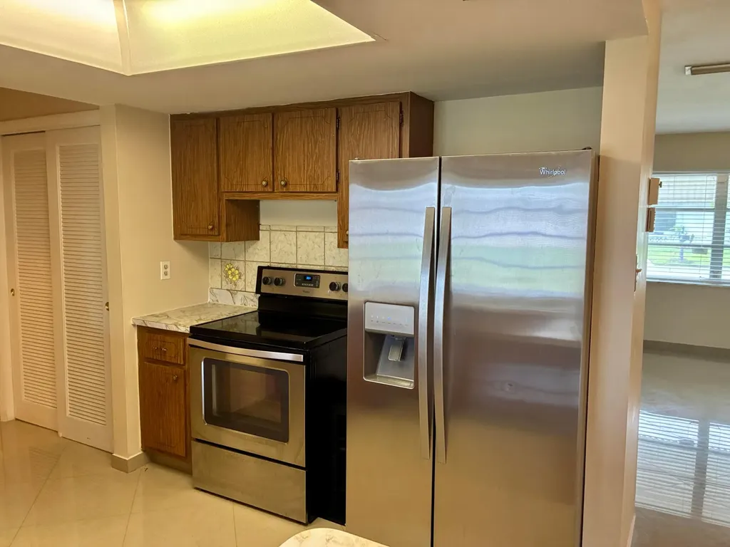 7470 NW 7th Place Margate FL 33063