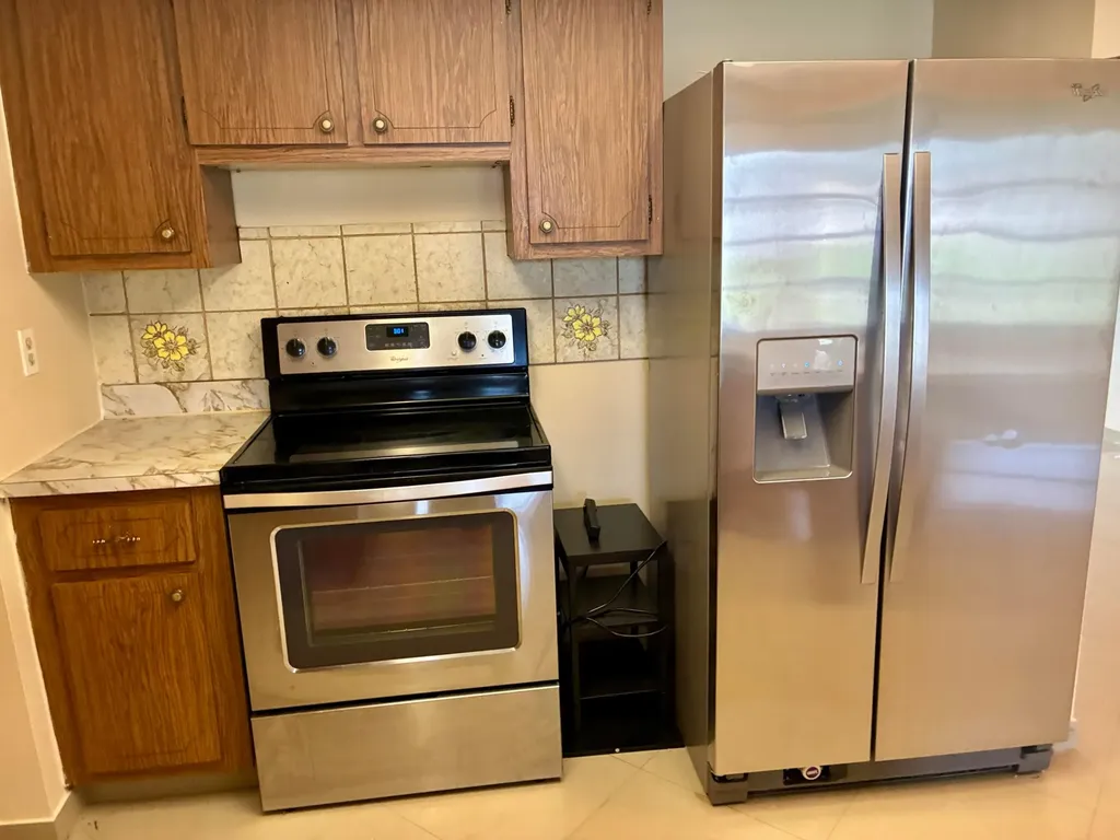 7470 NW 7th Place Margate FL 33063