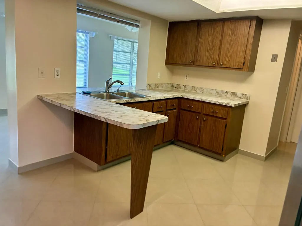 7470 NW 7th Place Margate FL 33063