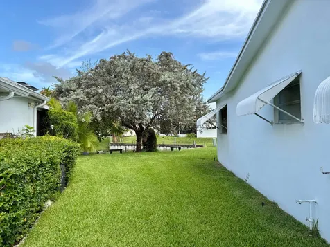 7470 NW 7th Place Margate FL 33063