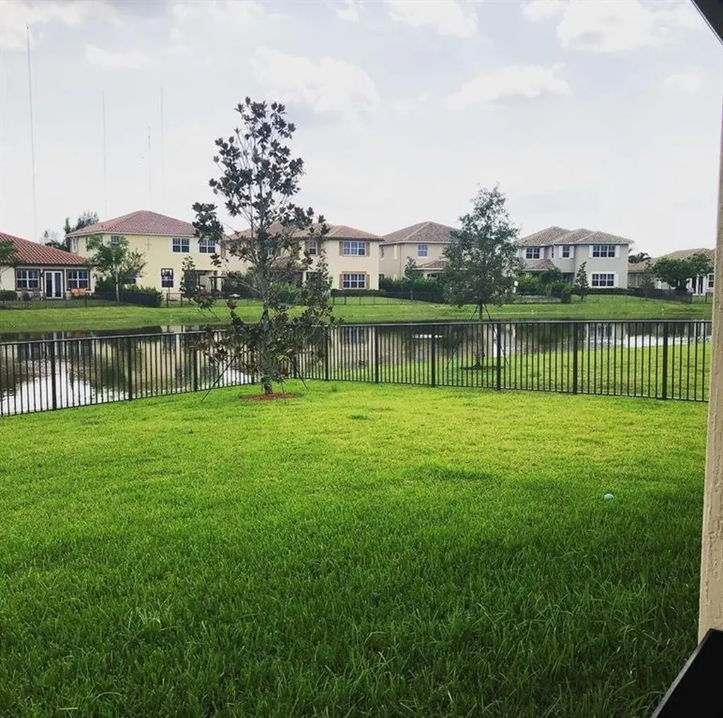 9860 Blue Isle Bay Parkland FL 33076