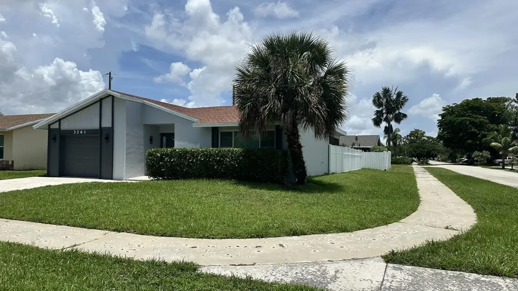 3261 SW 4th Street Deerfield Beach FL 33442