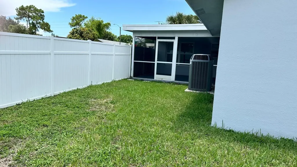 3261 SW 4th Street Deerfield Beach FL 33442