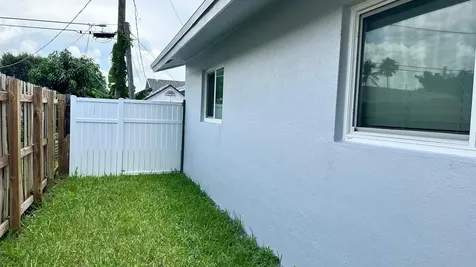 3261 SW 4th Street Deerfield Beach FL 33442