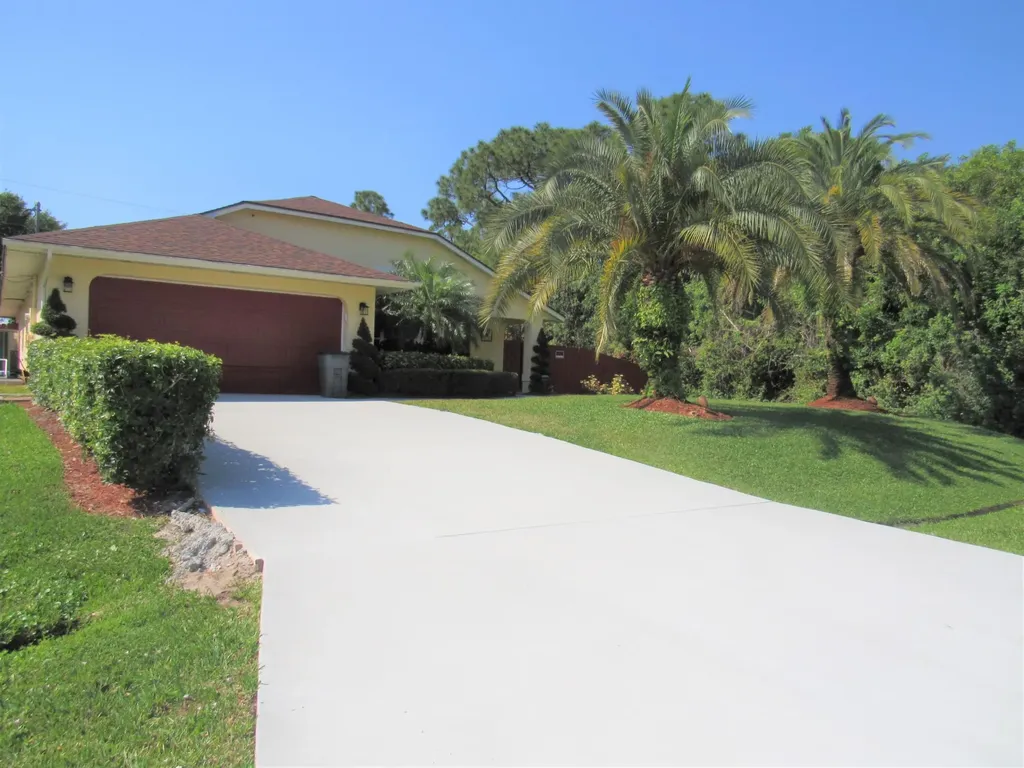 1242 SW Melrose Avenue Port St Lucie FL 34953