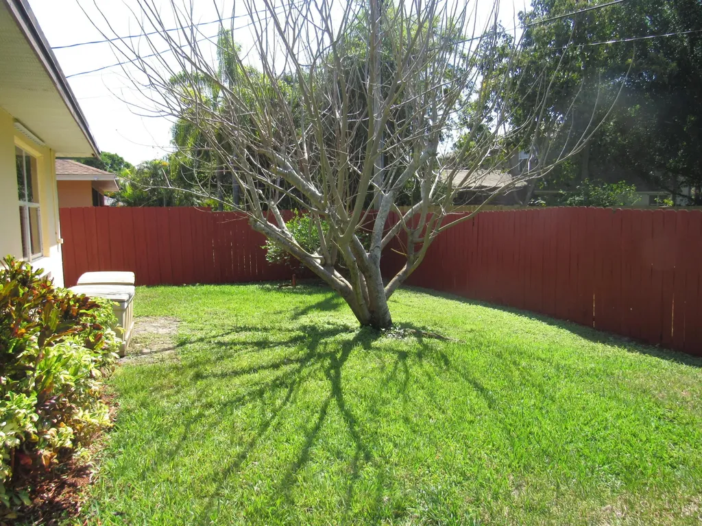 1242 SW Melrose Avenue Port St Lucie FL 34953