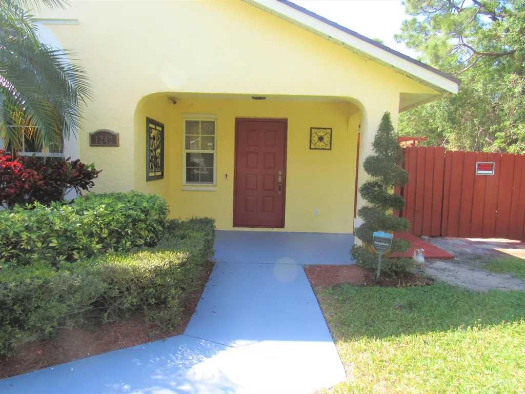 1242 SW Melrose Avenue Port St Lucie FL 34953