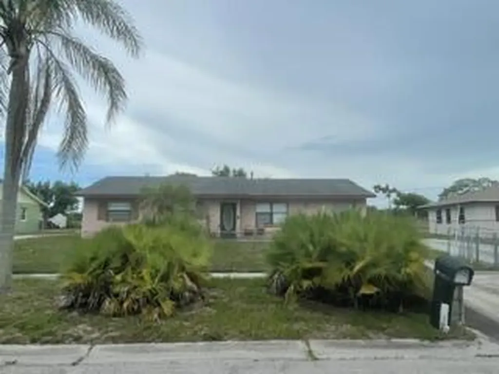 2803 Tropic Boulevard Fort Pierce FL 34946