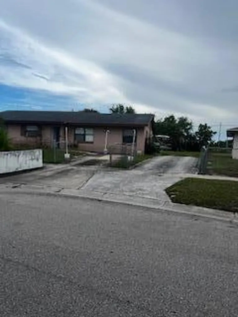 2803 Tropic Boulevard Fort Pierce FL 34946