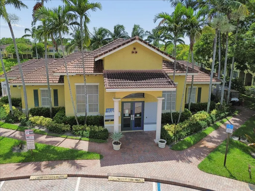 6036 SW 19th Place North Lauderdale FL 33068