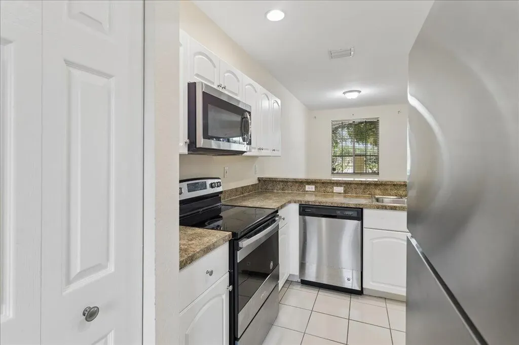 6036 SW 19th Place North Lauderdale FL 33068
