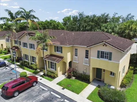 6036 SW 19th Place North Lauderdale FL 33068