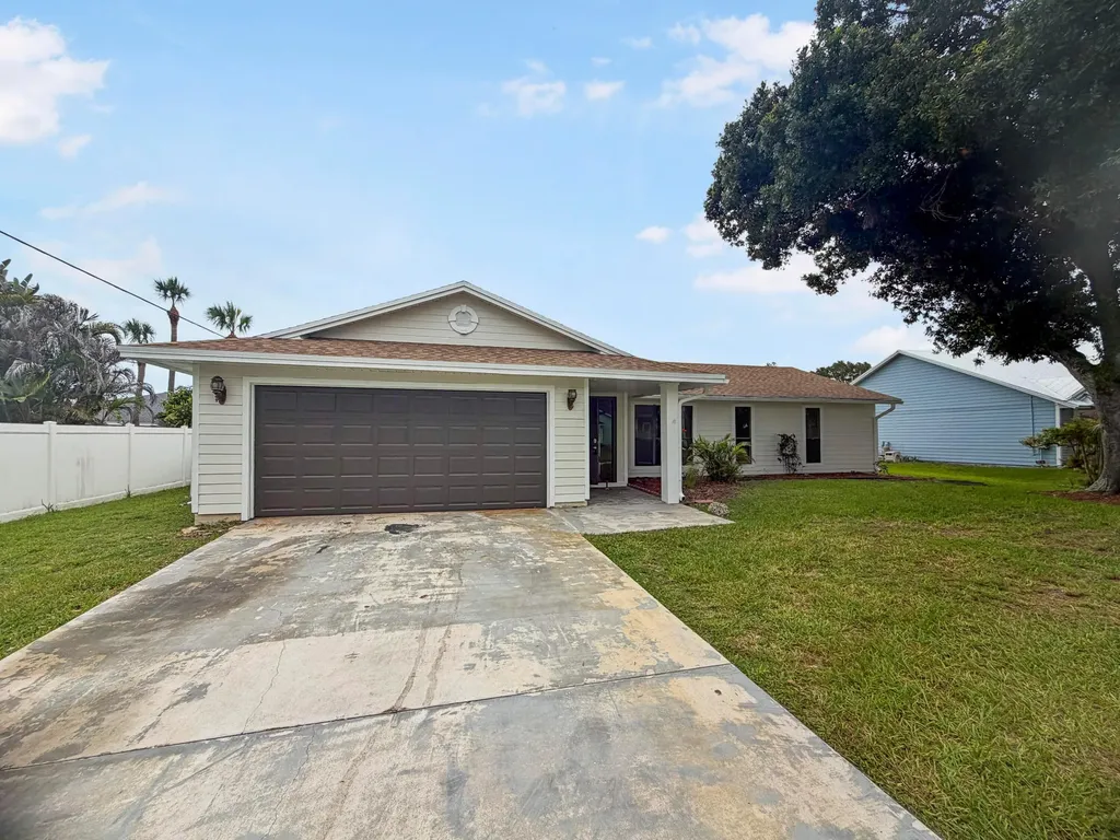 2305 SW Fern Circle Port St Lucie FL 34953