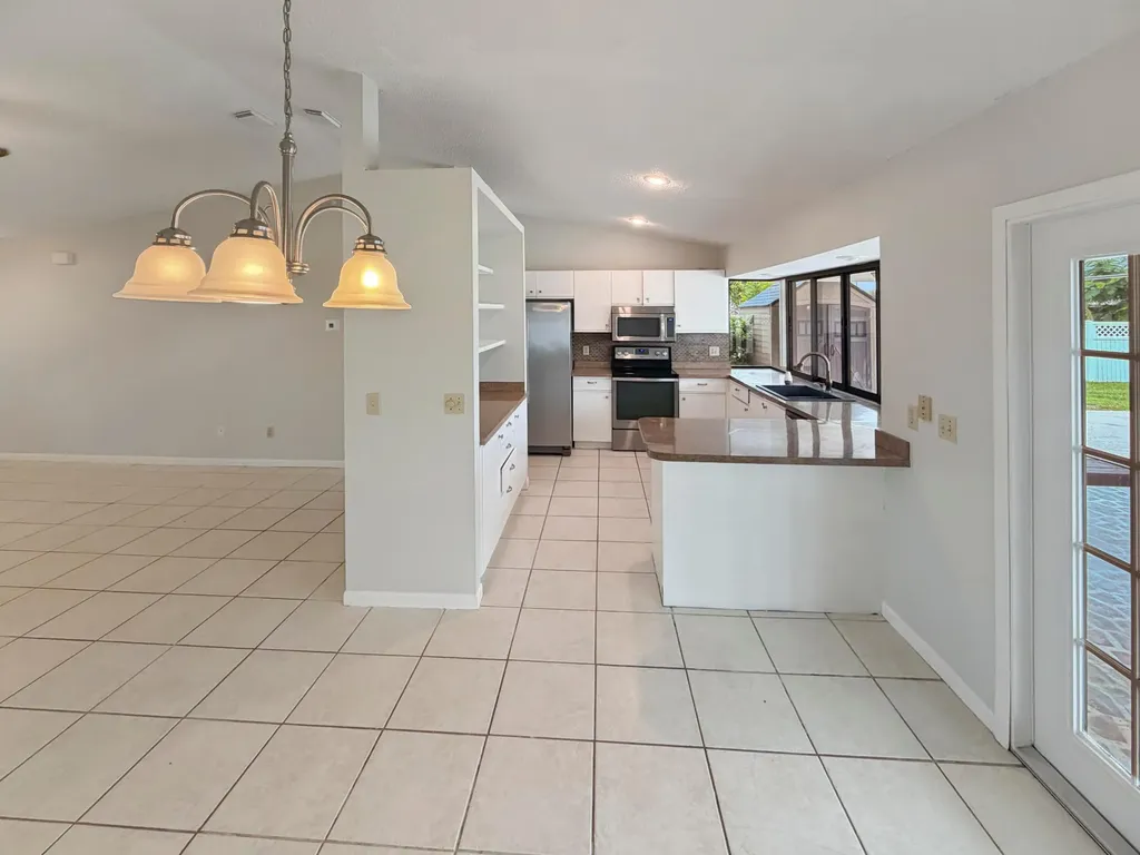 2305 SW Fern Circle Port St Lucie FL 34953
