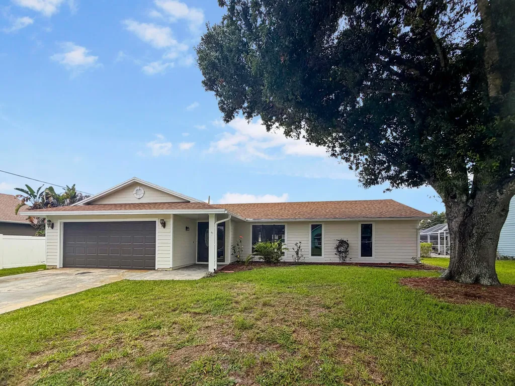 2305 SW Fern Circle Port St Lucie FL 34953