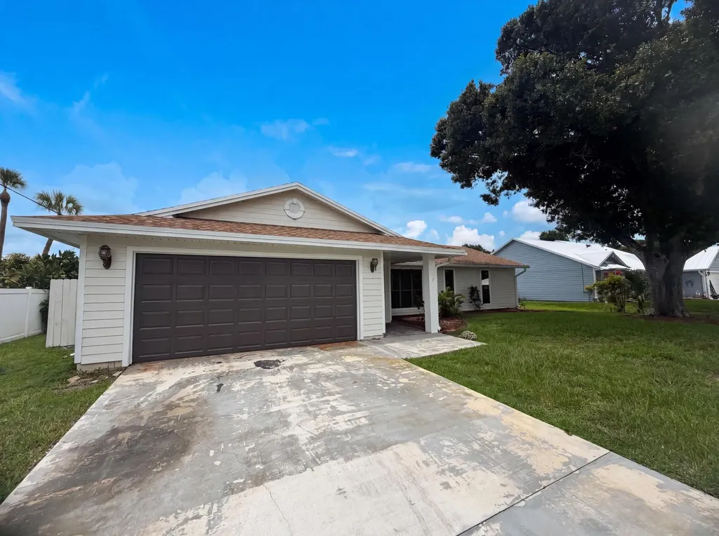 2305 SW Fern Circle Port St Lucie FL 34953