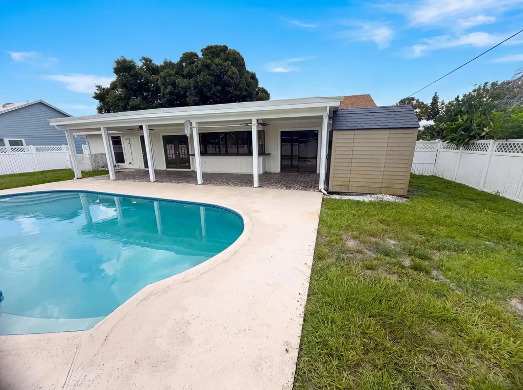 2305 SW Fern Circle Port St Lucie FL 34953
