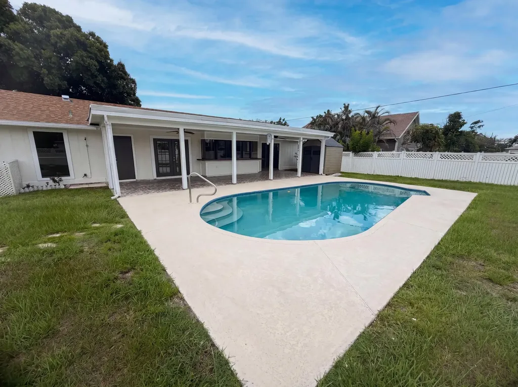 2305 SW Fern Circle Port St Lucie FL 34953