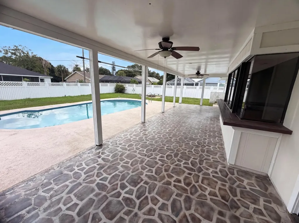 2305 SW Fern Circle Port St Lucie FL 34953
