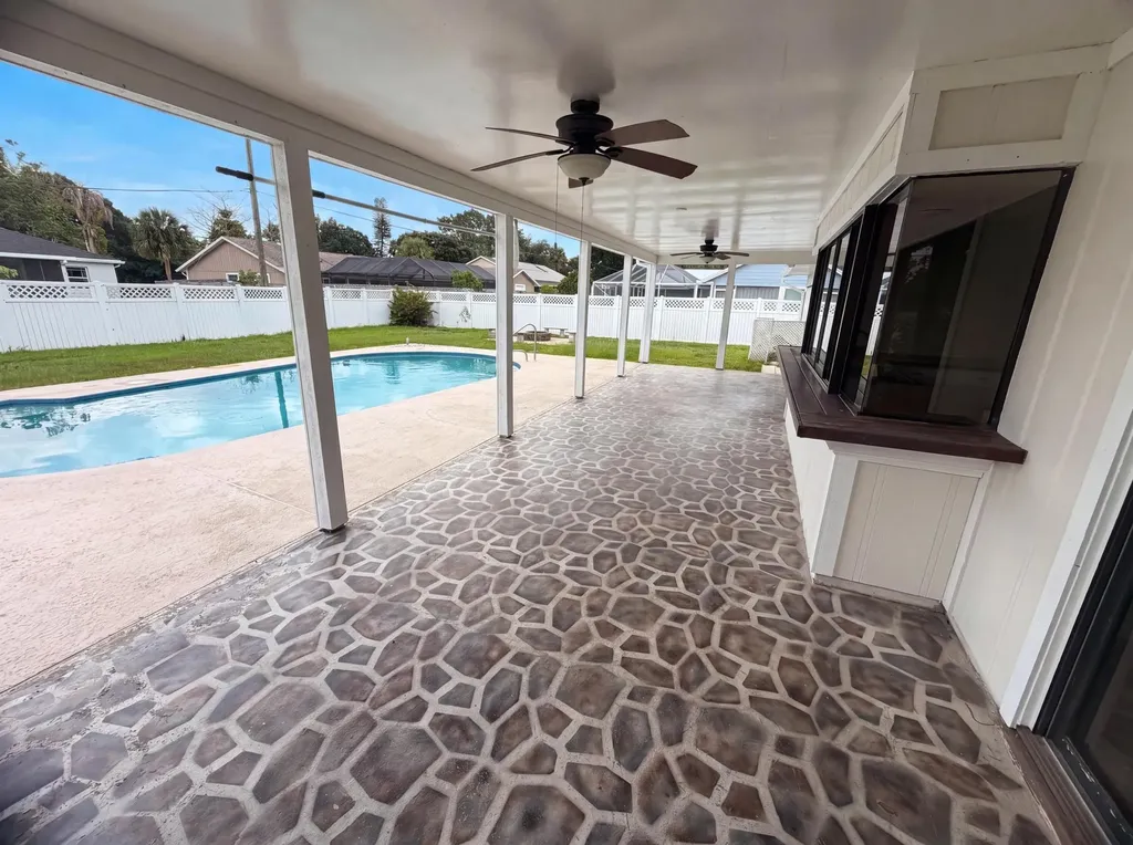 2305 SW Fern Circle Port St Lucie FL 34953