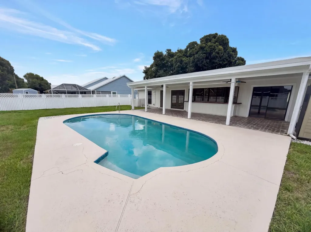 2305 SW Fern Circle Port St Lucie FL 34953
