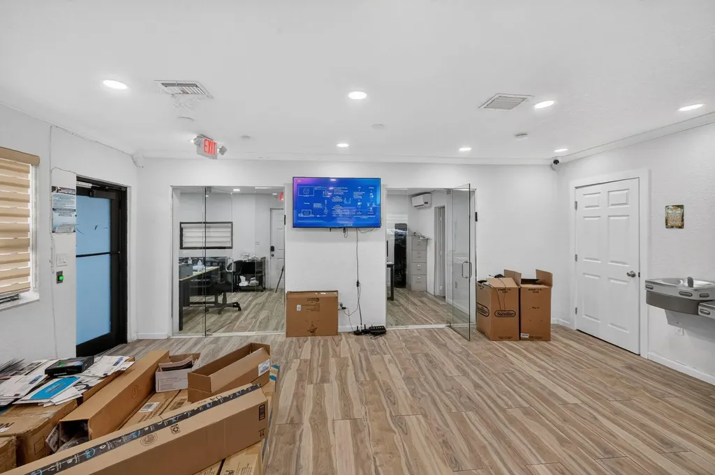 16811 NE 6th Avenue North Miami Beach FL