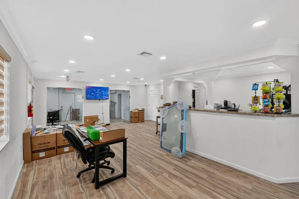 16811 NE 6th Avenue North Miami Beach FL