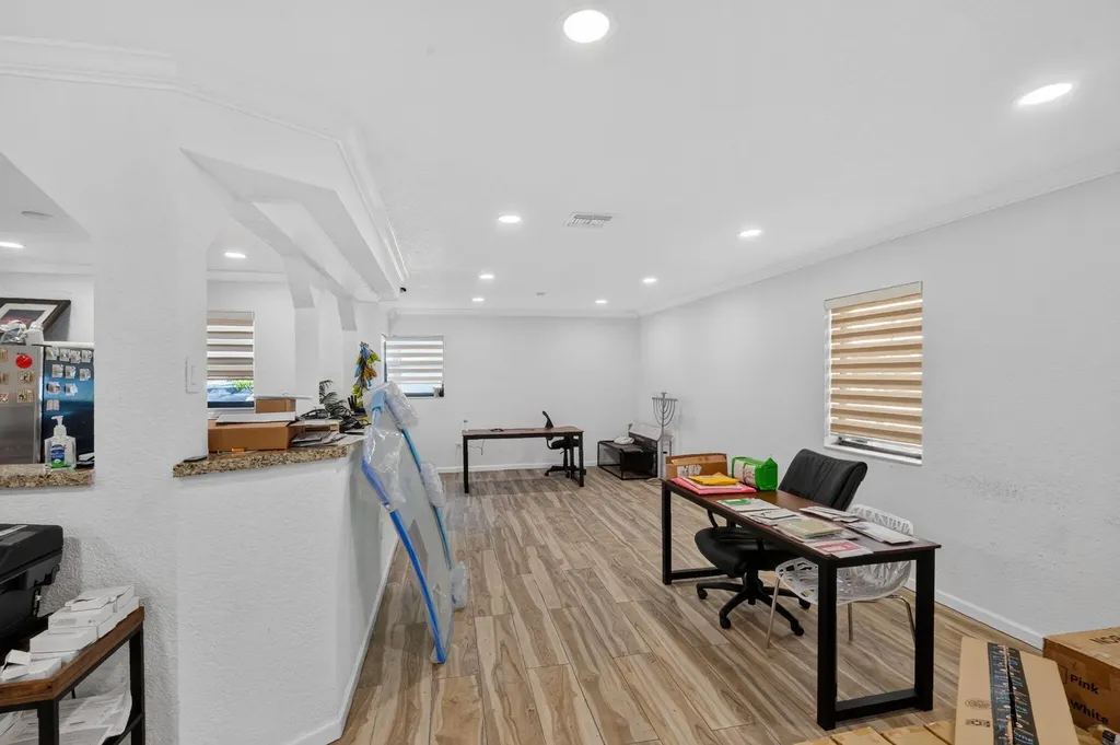 16811 NE 6th Avenue North Miami Beach FL