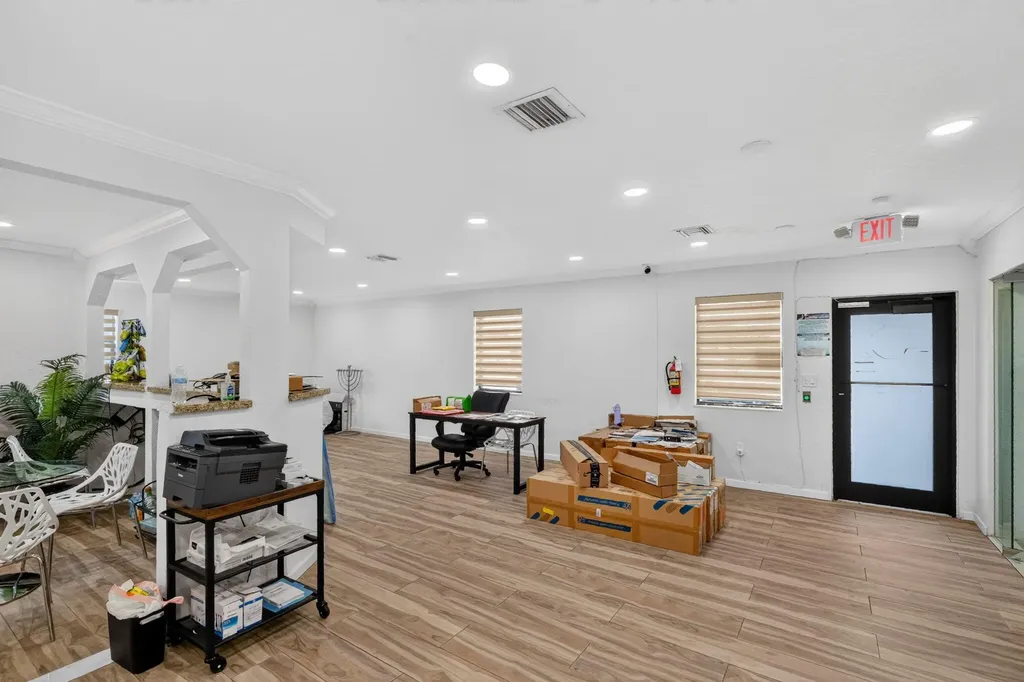 16811 NE 6th Avenue North Miami Beach FL