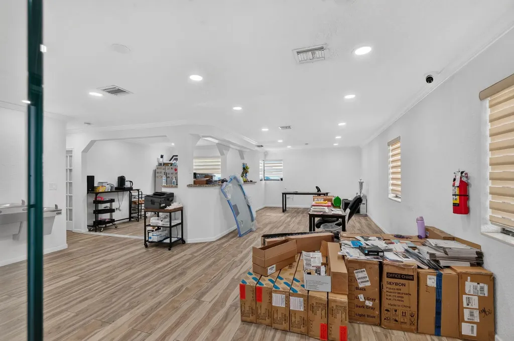 16811 NE 6th Avenue North Miami Beach FL