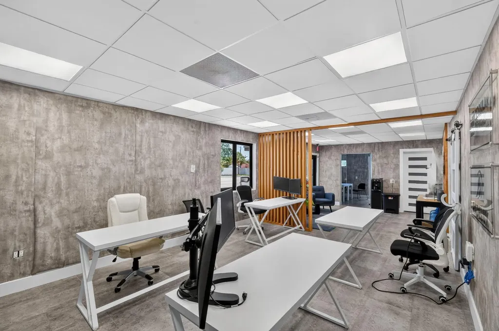 16811 NE 6th Avenue North Miami Beach FL