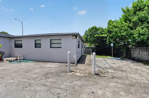 16811 NE 6th Avenue North Miami Beach FL