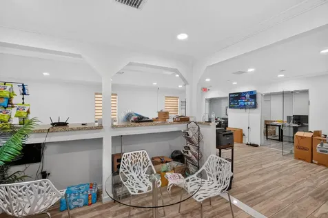 16811 NE 6th Avenue North Miami Beach FL