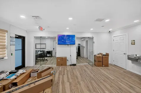 16811 NE 6th Avenue North Miami Beach FL