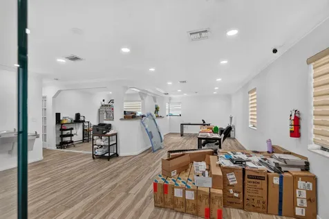 16811 NE 6th Avenue North Miami Beach FL