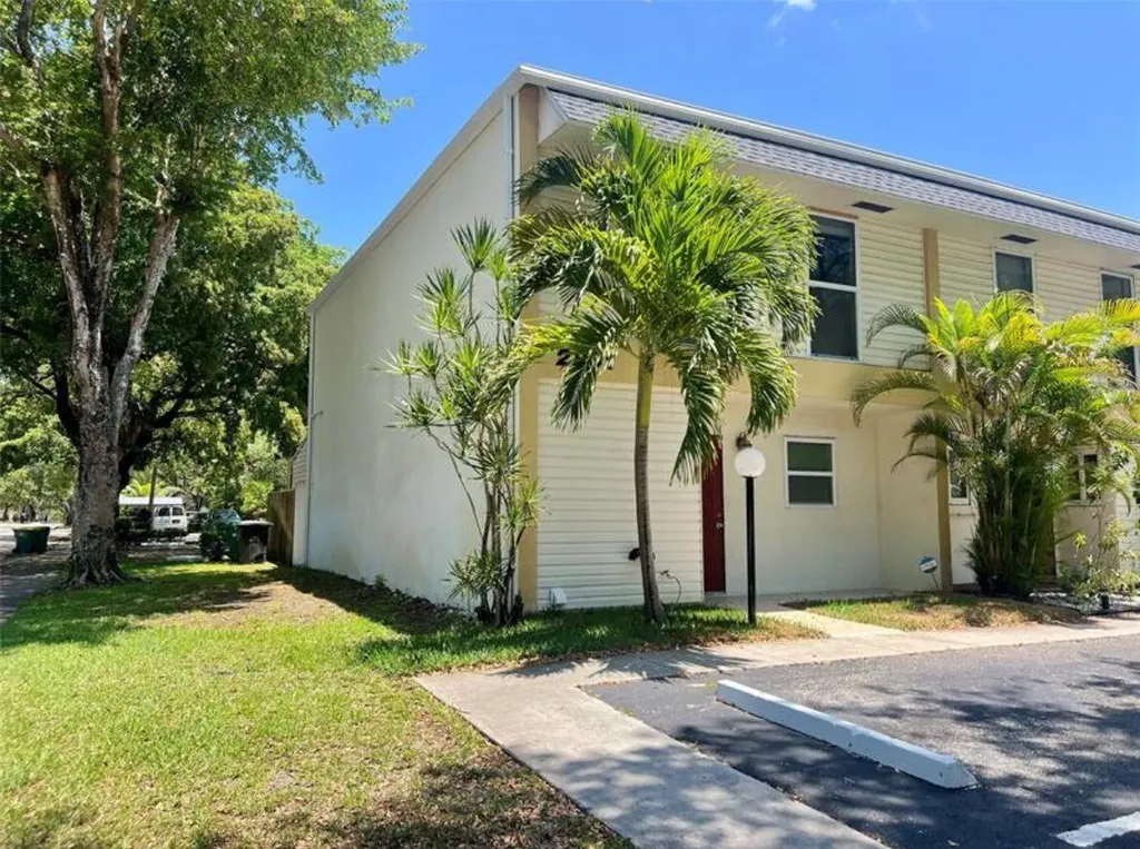 2801 N 34th Avenue Hollywood FL 33021