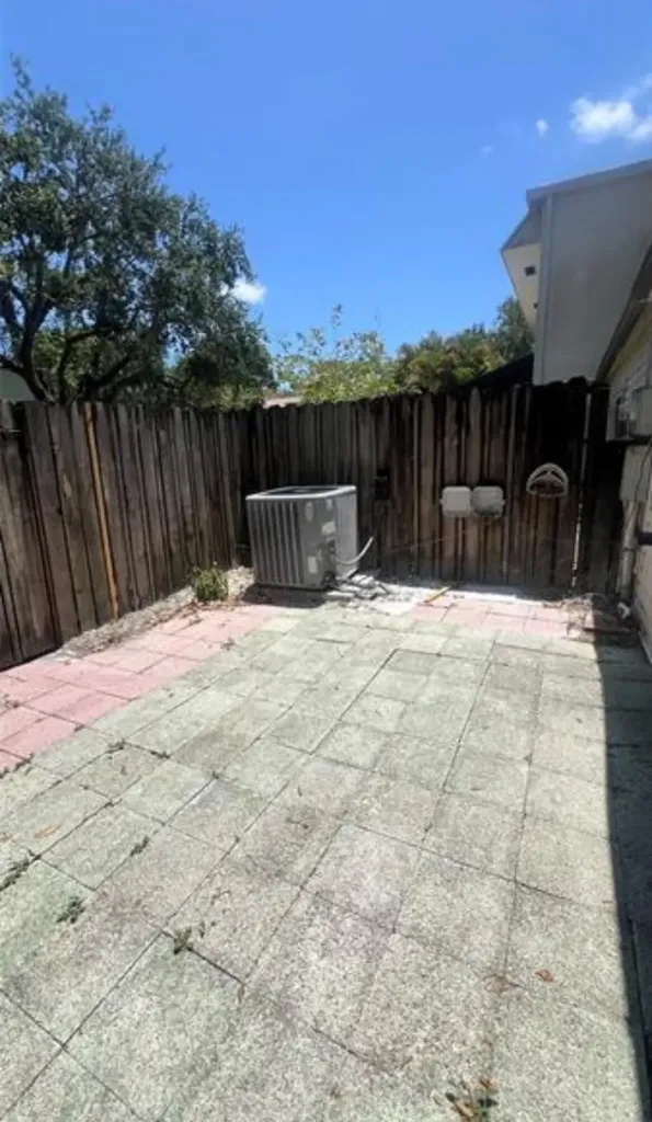 2801 N 34th Avenue Hollywood FL 33021