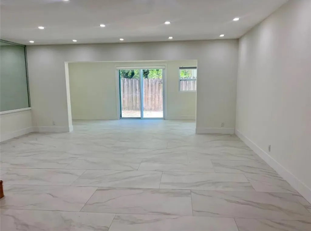 2801 N 34th Avenue Hollywood FL 33021