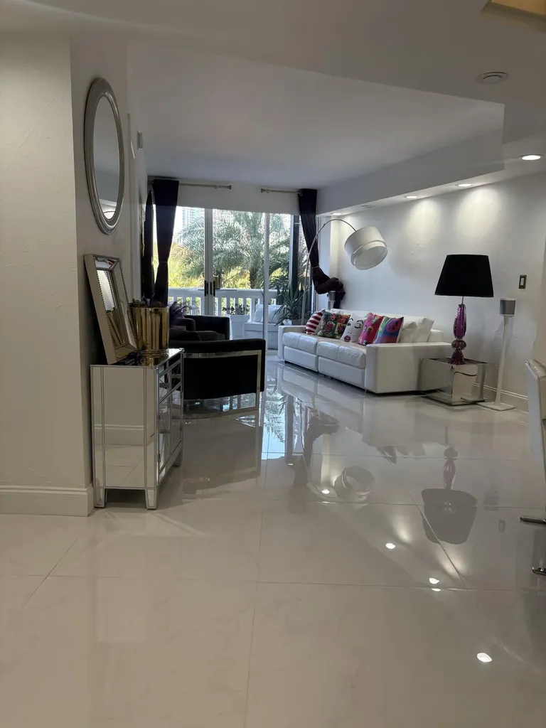 1000 E Island Boulevard Aventura FL 33160