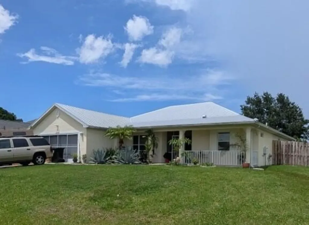 2097 SW Larchmont Lane Port St Lucie FL 34984