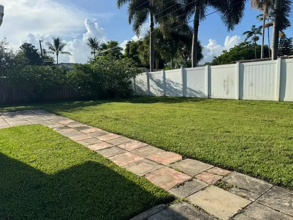 2624 NE 8th Court Pompano Beach FL 33062