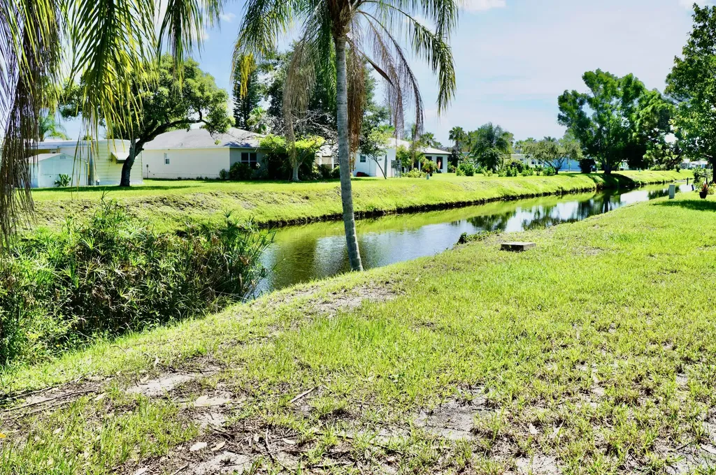 12 SE Spanish Way Port St Lucie FL 34952